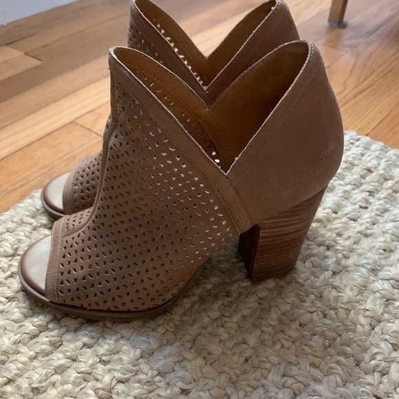 Lucky Brand beige open toed booties - Picture 3 of 6